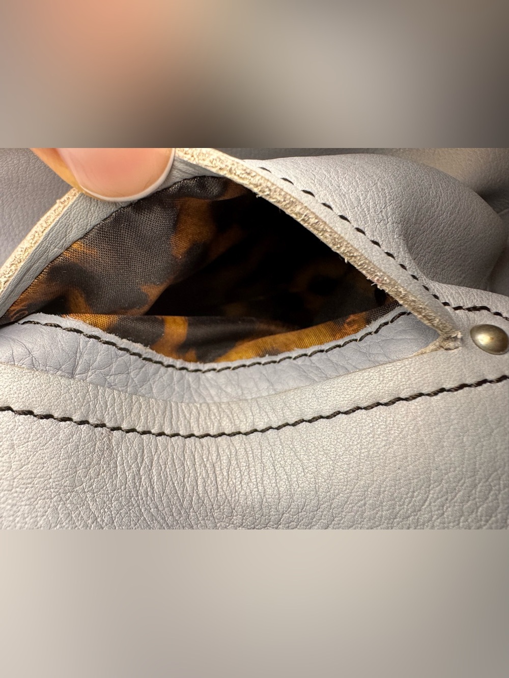 B makowsky Light Gray Leather Shoulder Bag with leopard interior - Picture 14 of 16